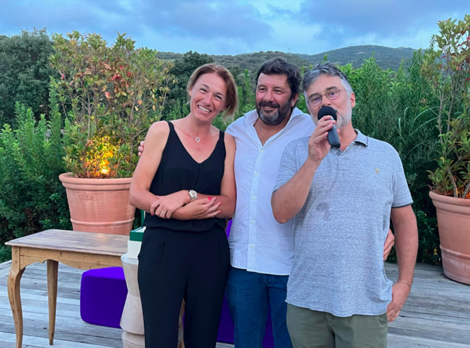 L’heureuse gagnante du tirage au sort est Mme Stephanie Monnier. L’heureuse gagnante du tirage au sort est Mme Stephanie Monnier.