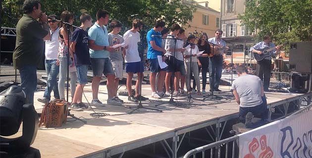 Bastia :1 500 élèves dans les rues pour "Parolle sparte"