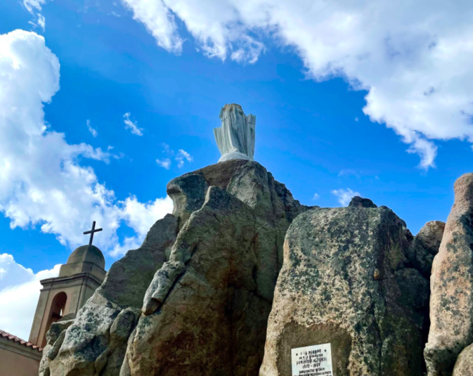 Calvi : la statue de Notre Dame de la Serra endommagée par la foudre Calvi : la statue de Notre Dame de la Serra endommagée par la foudre