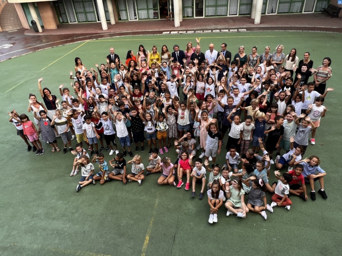 Les eleves prets pour la rentrée des classes Les eleves prets pour la rentrée des classes