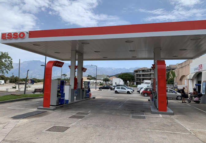Photo iullustration de la station de service Esso de Calvi . Photo iullustration de la station de service Esso de Calvi .