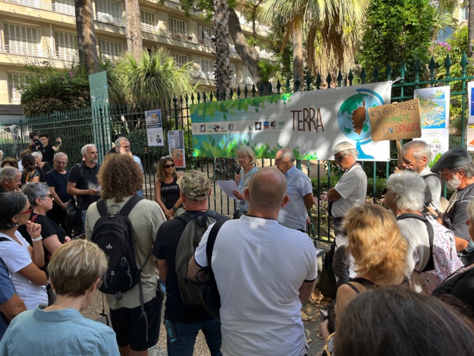 Une centaine de militants écologistes ont manifesté, samedi 10 septembre, à Ajaccio Une centaine de militants écologistes ont manifesté, samedi 10 septembre, à Ajaccio