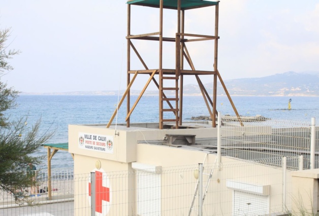 La surveillance de la plage de Calvi assurée par les sapeurs-pompiers