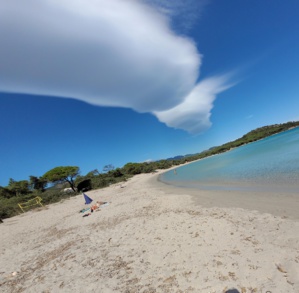 Nuage au-dessus de la plage de Villata à Sainte-Lucie-De-Porto-Vecchio(Brigitte Courville)