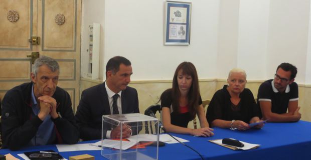 Le bureau électoral : Michel Castellani, Gilles Simeoni, Leslie Pellegri, Juliette Dominici et Julien Morganti.