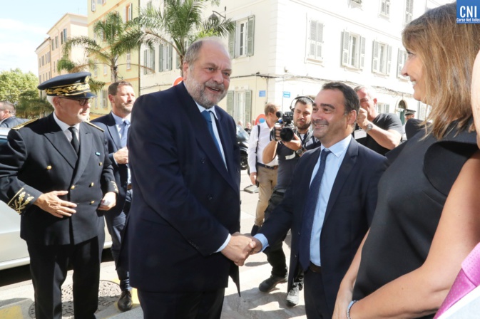 L'arrivée à Ajaccio du ministre, accueilli par le maire. Photos Michel Luccioni