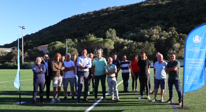 Le président de la CAB, Louis Pozzo di Borgo, entouré des bénévoles du club di Pieve di Lota Le président de la CAB, Louis Pozzo di Borgo, entouré des bénévoles du club di Pieve di Lota