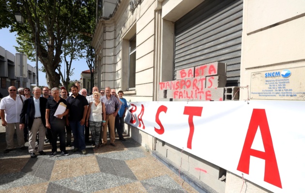 Ajaccio : Le "Cullettivu Dumane Da Fà" mure l'entrée des bureaux de la SNCM Ajaccio : Le "Cullettivu Dumane Da Fà" mure l'entrée des bureaux de la SNCM