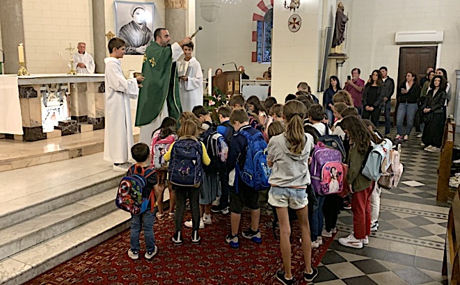 Bastia : bénédiction des cartables à Notre Dame de Lourdes