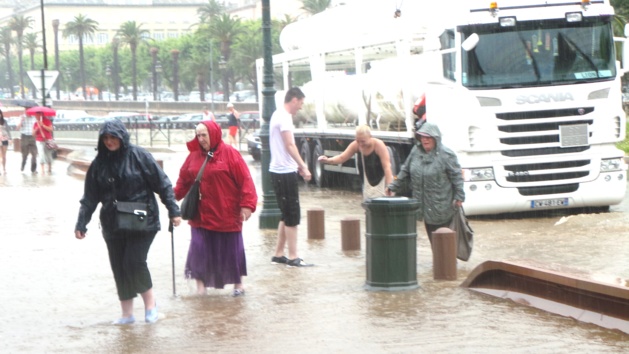 Déluge sur Bastia : 106 mm de pluie en 5 heures ! Déluge sur Bastia : 106 mm de pluie en 5 heures !