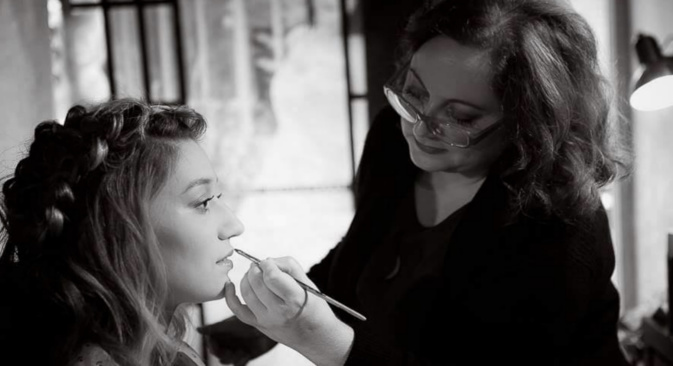 Deux professionnelles de la beauté à Paris : le savoir-faire insulaire au salon du mariage Deux professionnelles de la beauté à Paris : le savoir-faire insulaire au salon du mariage