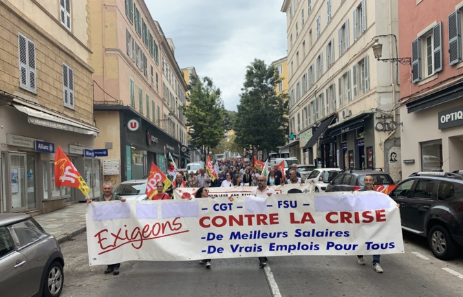 Le cortège sur le boulevard Paoli Le cortège sur le boulevard Paoli