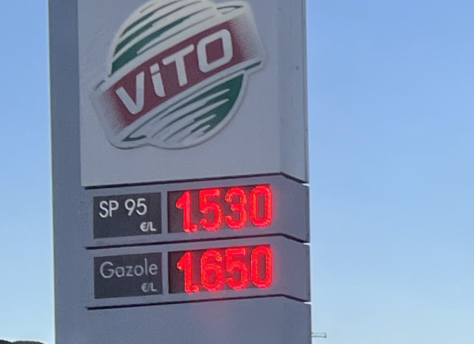 Une station essence à Bastia ce lundi 3 octobre Une station essence à Bastia ce lundi 3 octobre