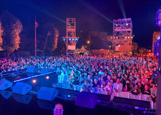 Environ 5000 personnes ont participé à cette première soirée de fête Environ 5000 personnes ont participé à cette première soirée de fête