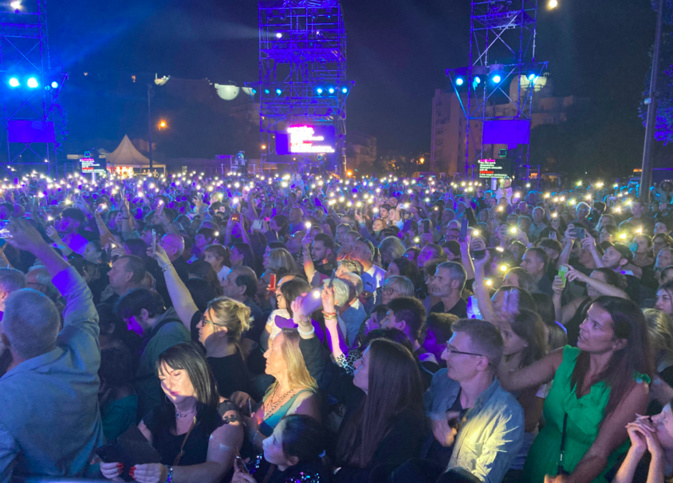 "Embarquement immédiat" : 5 000 personnes pour la première soirée au Casone "Embarquement immédiat" : 5 000 personnes pour la première soirée au Casone