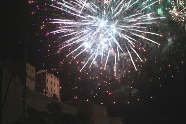 Feu d'artifice et bal des pompiers à Calvi Feu d'artifice et bal des pompiers à Calvi