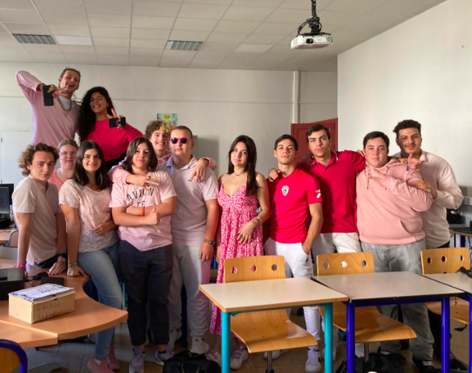 Une partie des élèves organisateurs Une partie des élèves organisateurs