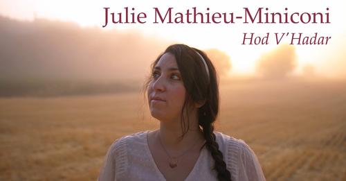 La chanteuse Julie Mathieu-Miniconi interprète "Hod V'Hadar" dans le film "Simone, Le Voyage du Siècle"