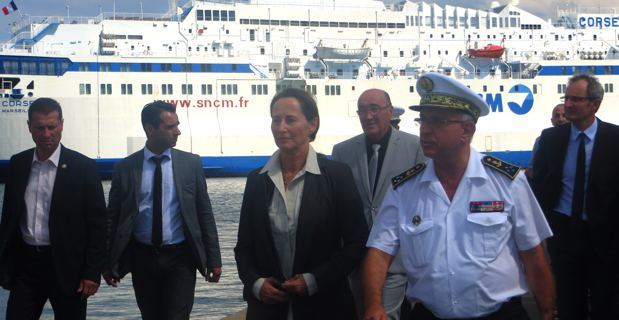 La ministre de l'écologie et de l'environnement, Ségolène Royal, sur le port de Bastia.
