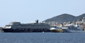 Navire de croisière dans la baie d’Aiacciu. Photo Michel Luccioni. Navire de croisière dans la baie d’Aiacciu. Photo Michel Luccioni.