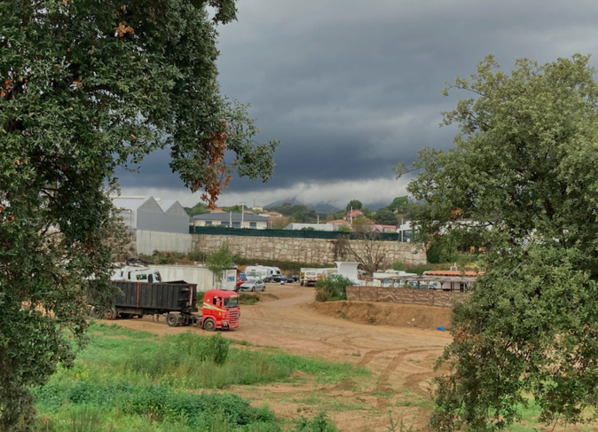 Le terrain. Photo Michel Luccioni Le terrain. Photo Michel Luccioni