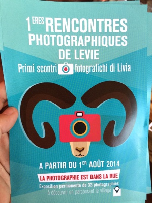 Primi Scontri Fotografichi di Livia : Tout le village va poser pour la postérité Primi Scontri Fotografichi di Livia : Tout le village va poser pour la postérité