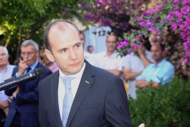 Réception dans les jardins de la sous-préfecture de Calvi pour le départ de Chistian Guyard