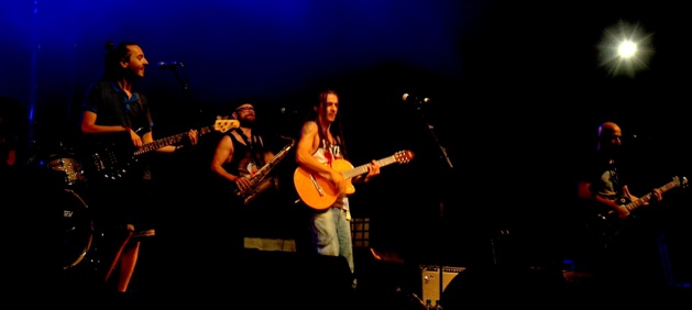 Manu Chao pas Clandestino à Porto Latino Manu Chao pas Clandestino à Porto Latino