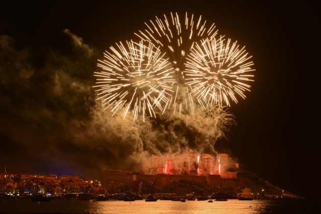 Procession dédiée à la Vierge Marie et spectacle pyrotechnique « Son et Lumière » le 15 août à Calvi Procession dédiée à la Vierge Marie et spectacle pyrotechnique « Son et Lumière » le 15 août à Calvi
