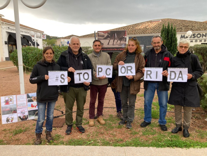 Des militants de Global Earth Keeper ont informé les habitants de Porto-Vecchio sur la réalité de la corrida ce mercredi (photo GEK)