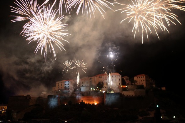 Magie de la pyrotechnie à Calvi Magie de la pyrotechnie à Calvi