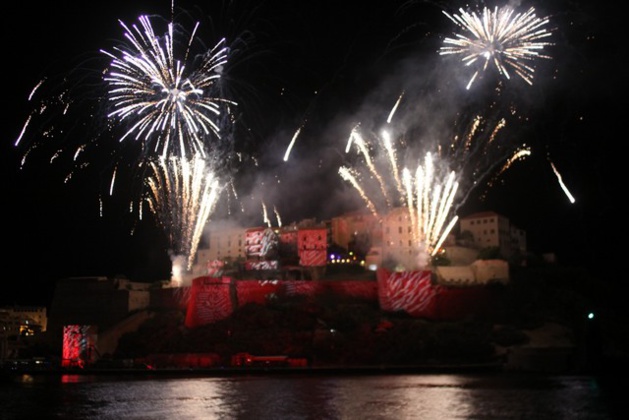 Magie de la pyrotechnie à Calvi Magie de la pyrotechnie à Calvi