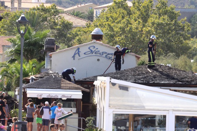 Incendie spectaculaire sur la plage de L'Ile-Rousse Incendie spectaculaire sur la plage de L'Ile-Rousse