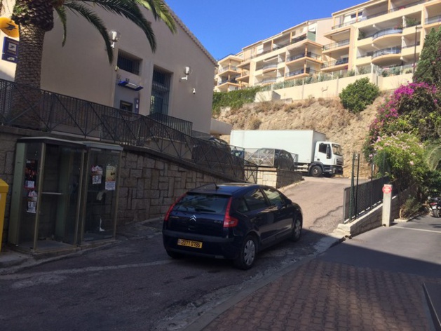 Braquage-éclair à la Poste de Calvi Braquage-éclair à la Poste de Calvi