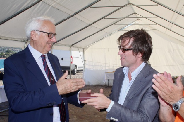 Thomas Dutronc parrain de la vedette SNS 128 « Notre-Dame de la Serra » de Calvi Thomas Dutronc parrain de la vedette SNS 128 « Notre-Dame de la Serra » de Calvi