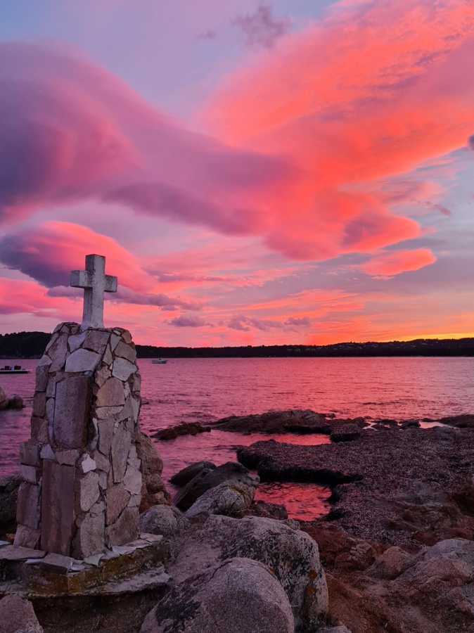 La photo du jour : quand le soleil tire sa révérence à Pinarellu