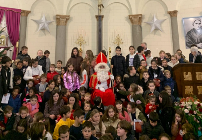 200 enfants ont fêté la Saint-Nicolas à Notre Dame de Lourdes 200 enfants ont fêté la Saint-Nicolas à Notre Dame de Lourdes