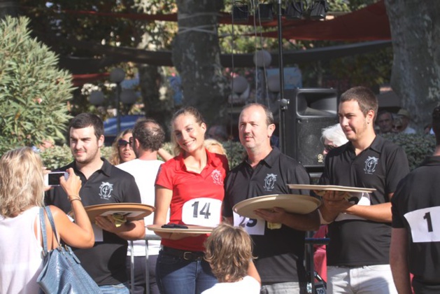 La course des garçons de café de L'Ile-Rousse à Benoît La course des garçons de café de L'Ile-Rousse à Benoît