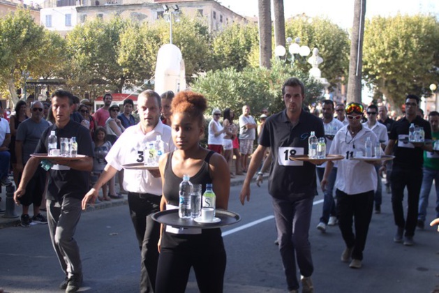 La course des garçons de café de L'Ile-Rousse à Benoît