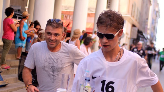 La course des garçons de café de L'Ile-Rousse à Benoît La course des garçons de café de L'Ile-Rousse à Benoît