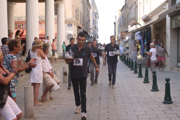 La course des garçons de café de L'Ile-Rousse à Benoît La course des garçons de café de L'Ile-Rousse à Benoît