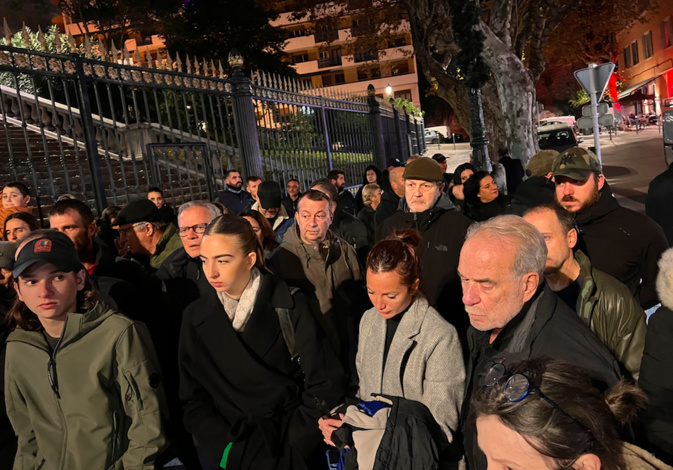 Une centaine de militants étaient présents ce soir. Une opération de traçage a été organisée après la conférence de presse Une centaine de militants étaient présents ce soir. Une opération de traçage a été organisée après la conférence de presse