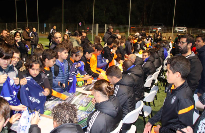 La séance de dédicace La séance de dédicace