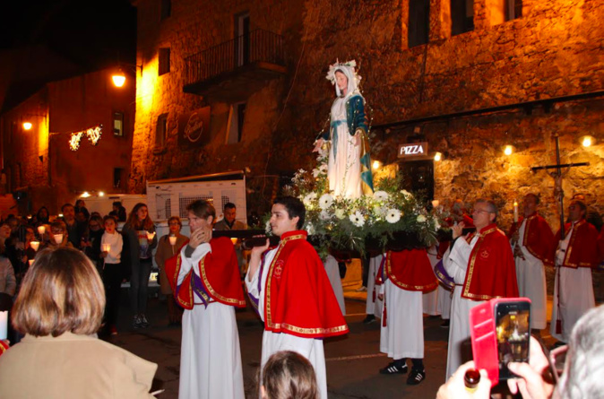 Procession aux flambeaux dans les rues de Portivechju (Document CNI) Procession aux flambeaux dans les rues de Portivechju (Document CNI)