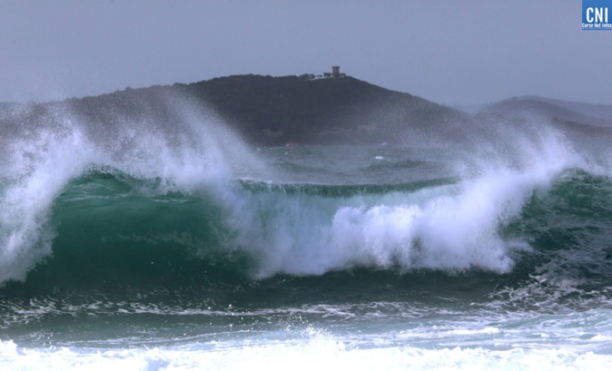 Corse-du-Sud : attention aux vagues sur la côte Ouest