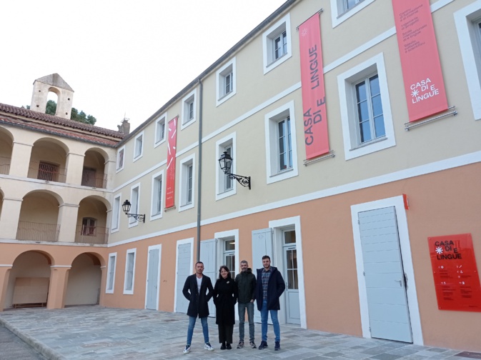 La façade di A Casa di e lingue La façade di A Casa di e lingue