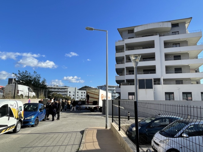 "Nous ne savons pas où nous allons aller" : à Ajaccio, l'immeuble le Patio totalement interdit d'accès "Nous ne savons pas où nous allons aller" : à Ajaccio, l'immeuble le Patio totalement interdit d'accès