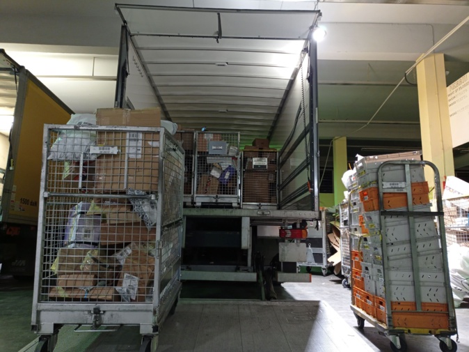 14 000 colis par jour avant Noël au centre de tri de Bastia : "on ajoute des moyens pour ne pas avoir de retard" 14 000 colis par jour avant Noël au centre de tri de Bastia : "on ajoute des moyens pour ne pas avoir de retard"