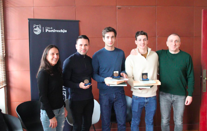 Les champions avec le maire Les champions avec le maire