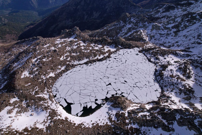 La photo du jour : mosaïque de glace sur le lac de Bastani